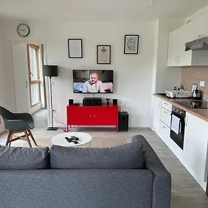 https://cosy-2-pieces-et-parking-30-gare-du-nord-apartment-villepinte.fr-paris.fr